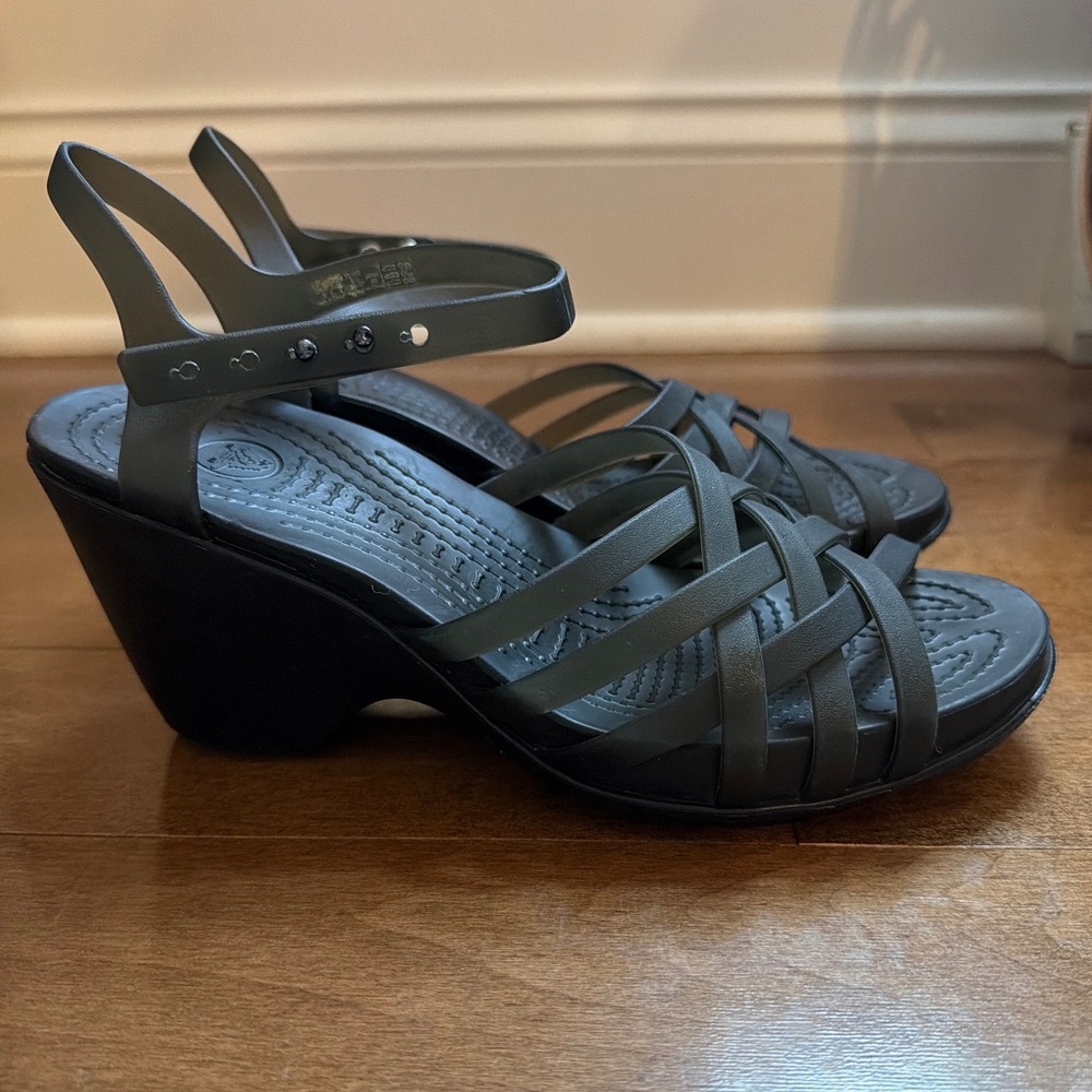 Crocs Huarache Wedge Sandal Womens 6 Black Strappy Comfort Heels Gorpcore Summer